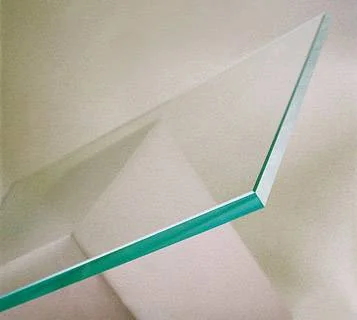 Закаленное стекло выдерживает температуру до 300°C: свойства и применение в 2026 году