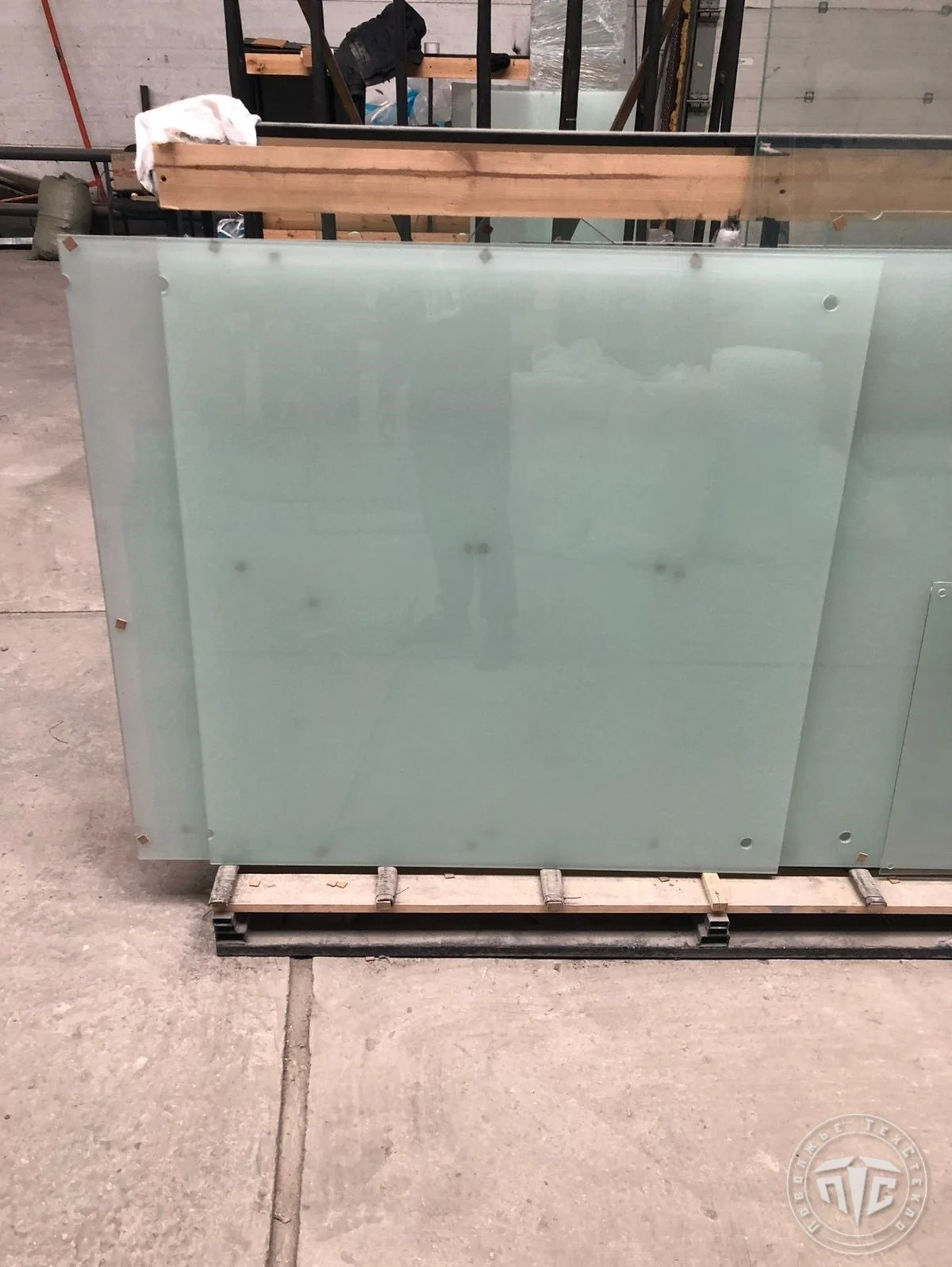 Купить закаленное стекло по своим размерам: изготовление и доставка в 2026 году