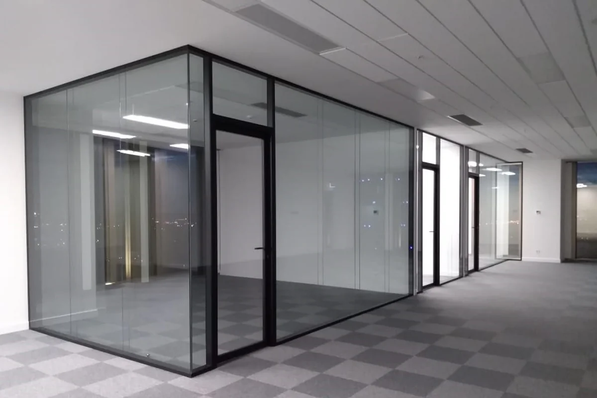 Блоки из закаленного стекла: надежные решения для современного строительства 2026