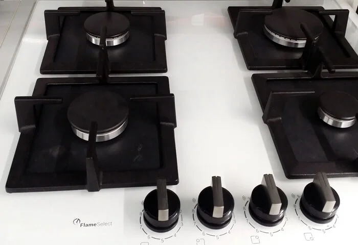 Газовые встраиваемые панели из закаленного стекла: тренды 2026 года