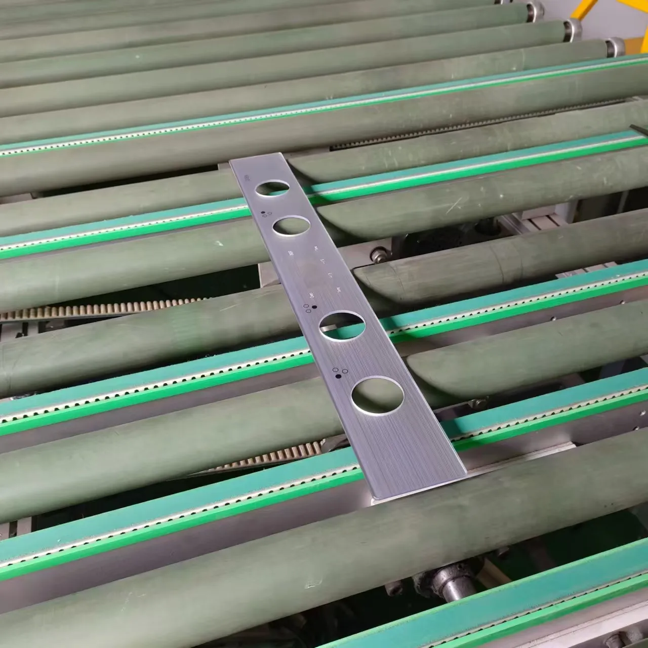 Индивидуальная кухонная вентиляционная панель из закаленного стекла с датчиком волн для интеллектуальных вытяжек. Детали сенсорного экрана из закаленного стекла для вытяжки.