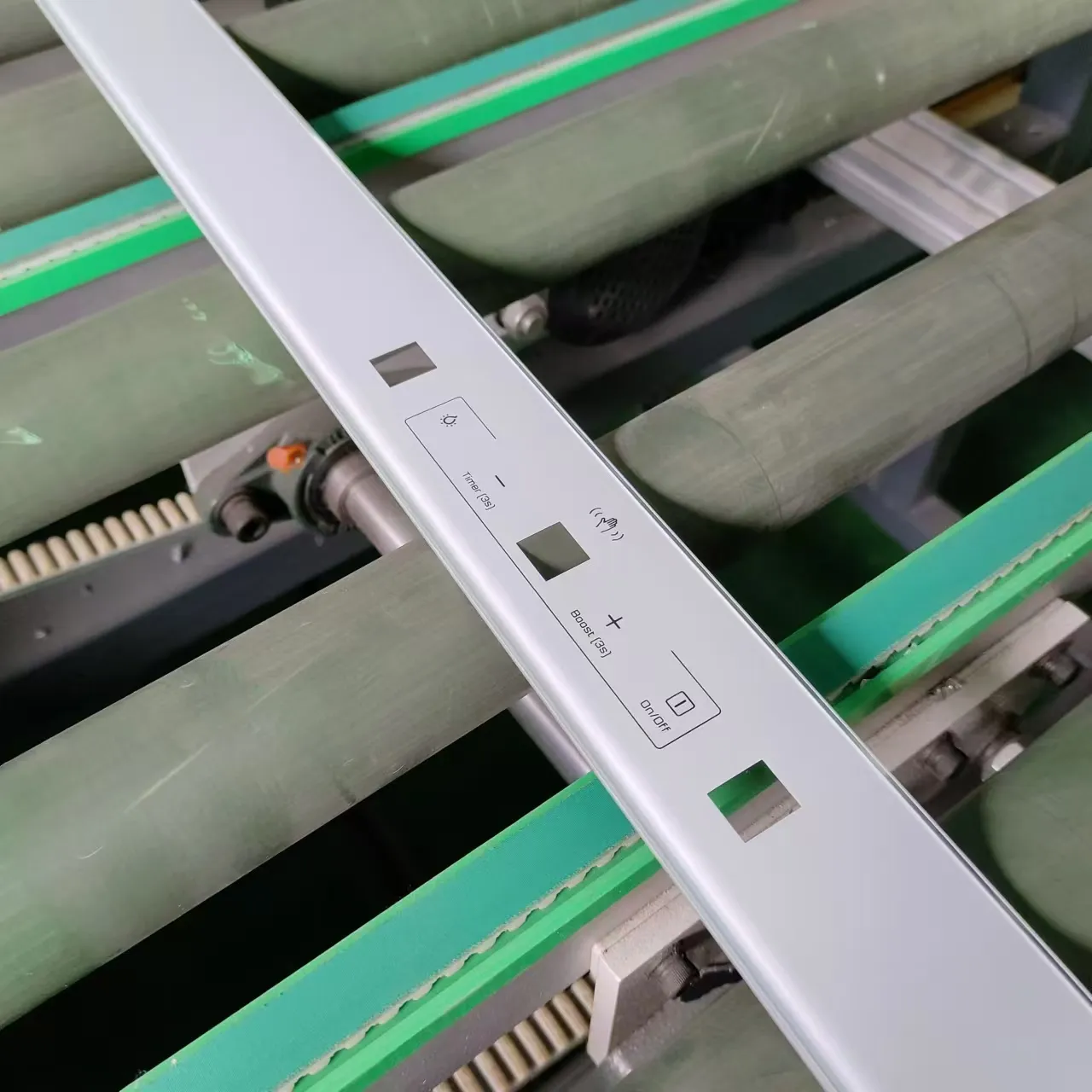 Китайский поставщик стекла Индивидуальный размер и цвет Панель из закаленного стекла для вытяжки с сенсорным управлением для кухонной вытяжки