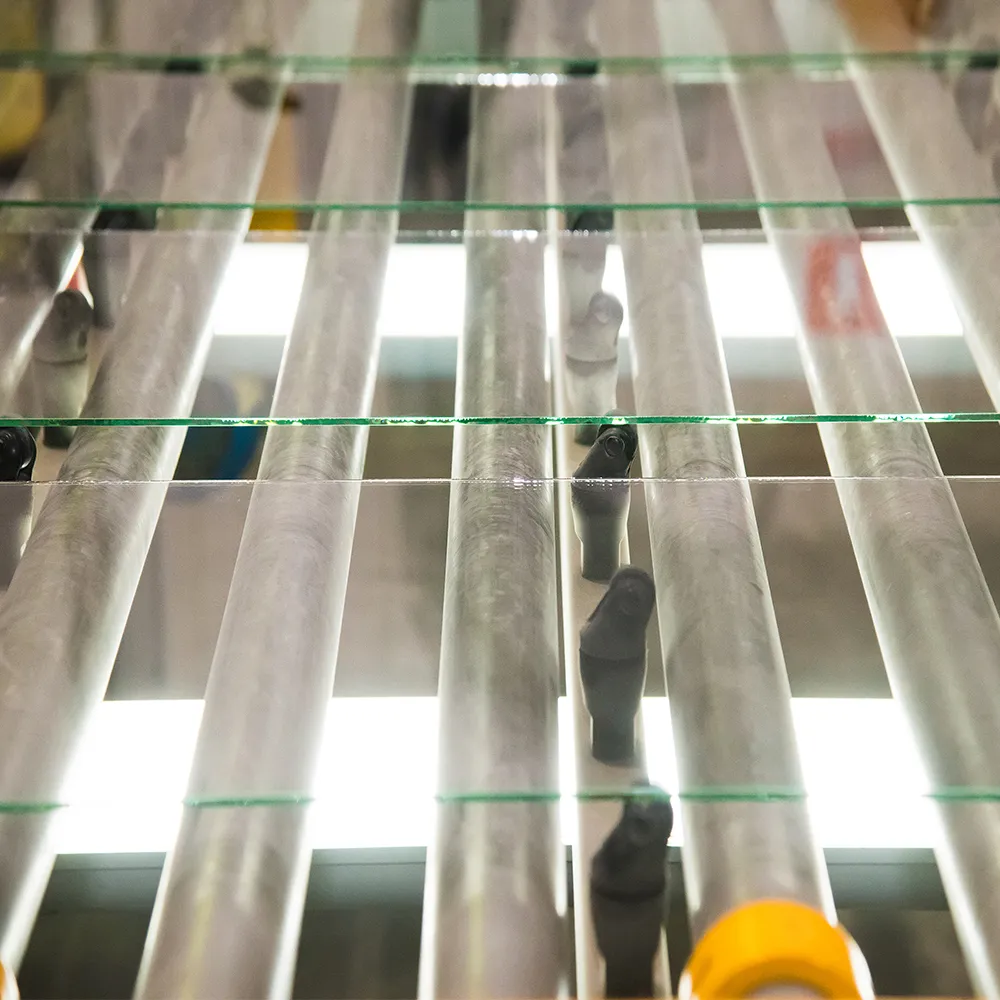 Китайская фабрика, изготовление на заказ, 2 мм, 3 мм, 4 мм, 5 мм, 6 мм, прозрачное цветное флоат-стекло, стеклянная полка для винного холодильника, декоративное стекло