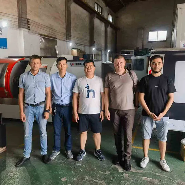 Компания «Шанхай Юаньто» приняла делегацию клиентов из России в 2023 году для углубленных переговоров о сотрудничестве в области технологии токарной обработки уплотнений