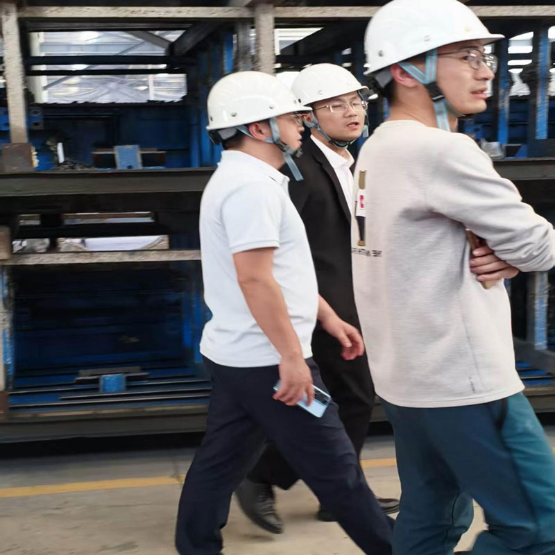 Ряд инженерно-строительных организаций посетили компанию ООО Гуйчжоу Сыци Производство Стальных Форм для осмотра мощностей и обсуждения долгосрочного сотрудничества в сфере поставок опалубки для полых опор