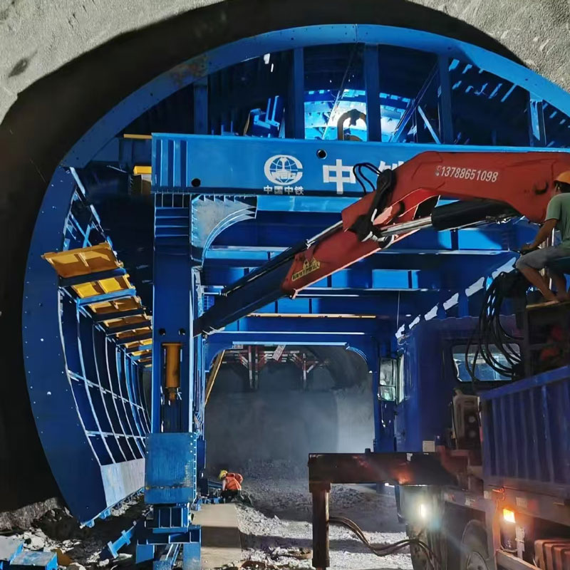 Компания ООО Гуйчжоу Сыци Производство Стальных Форм поставила опалубочные тележки для туннельного проекта группы компаний China Railway Tunnel Group, обеспечив эффективность строительства