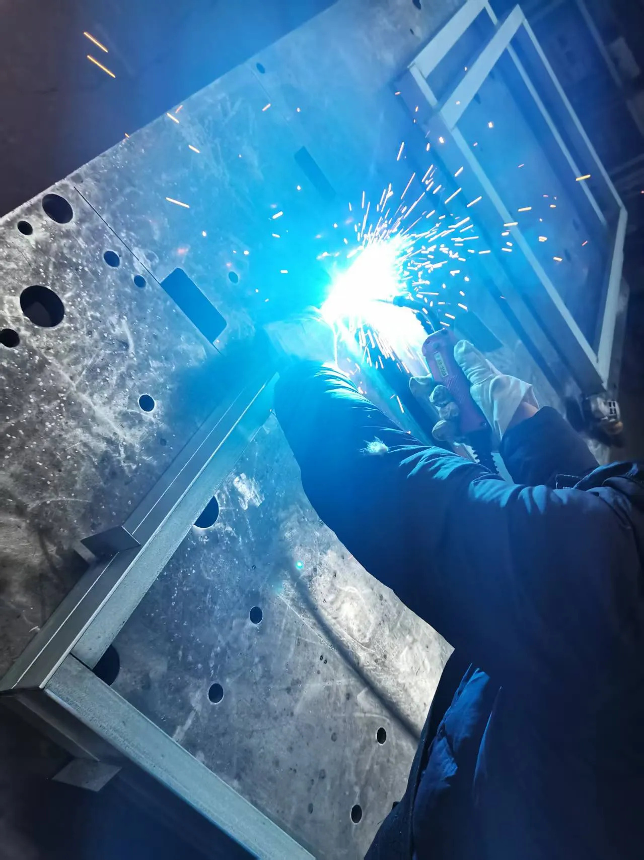 Индивидуальные стальные рамы для газовых и электрических панелей: взрывозащищенная адаптация, укрепление газовых и электрических защитных барьеров