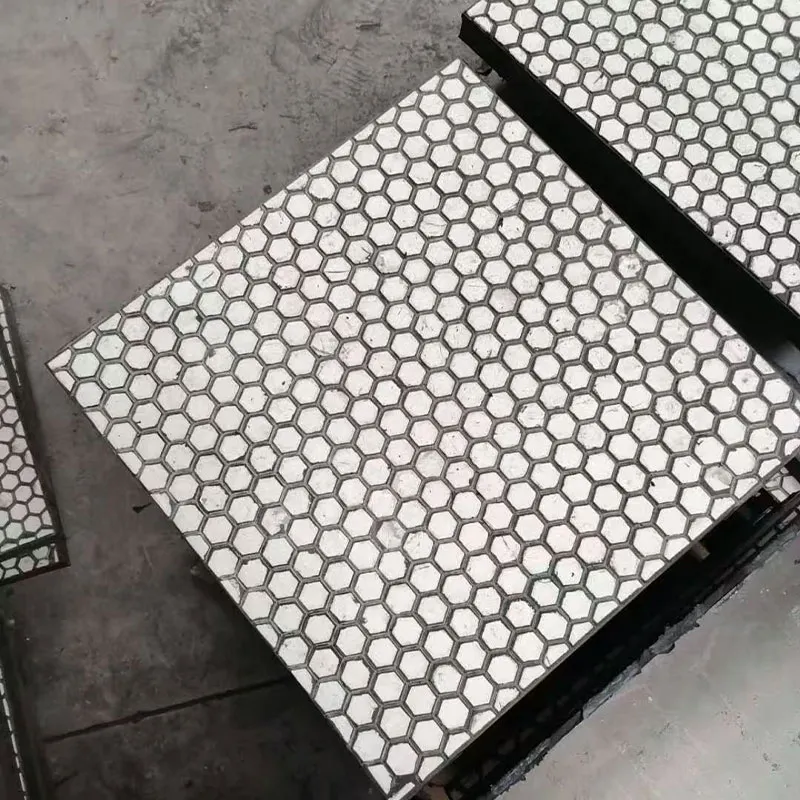 Кераморезиновая композитная футеровочная плита