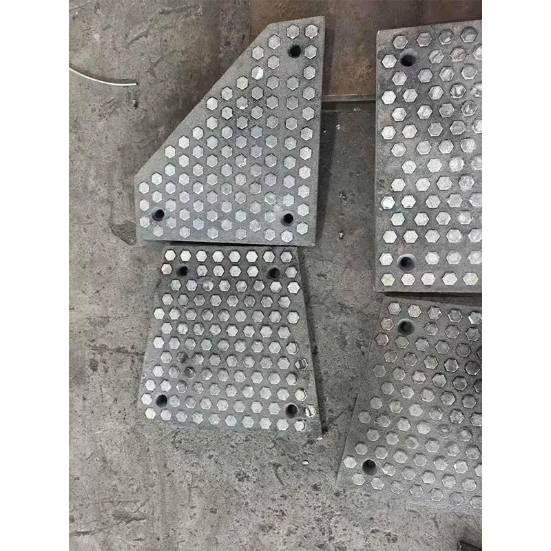 Литая керамическая износостойкая футеровочная плита