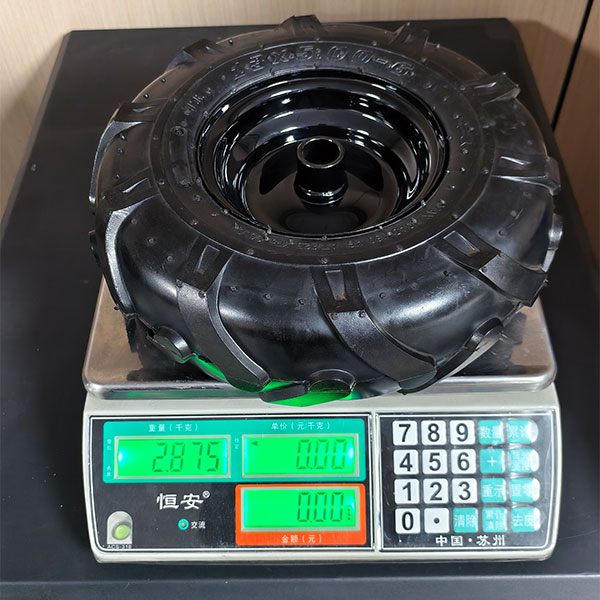 Бескамерная шина с ёлочным протектором 13×500-6