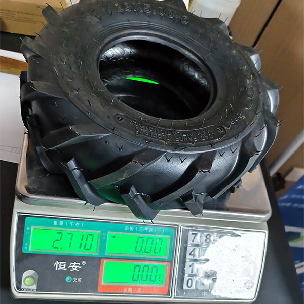 Бескамерная шина с ёлочным протектором 13×500-6