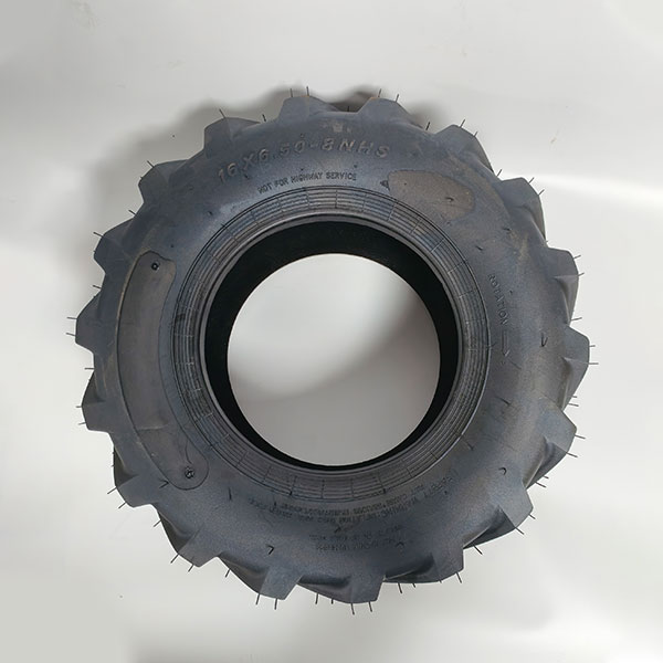 Бескамерная шина с ёлочным протектором 16×650-8