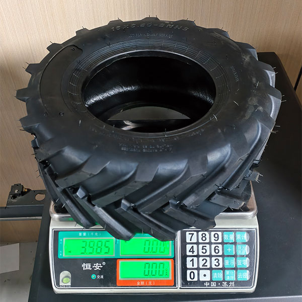 Бескамерная шина с ёлочным протектором 16×650-8