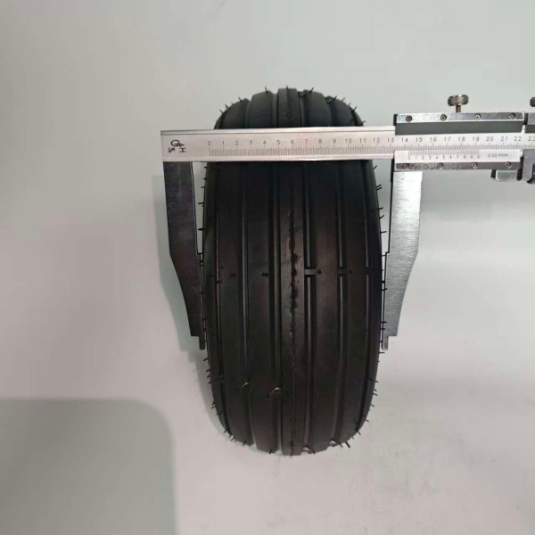 Бескамерное колесо с продольным рифлением 15×6.00-6