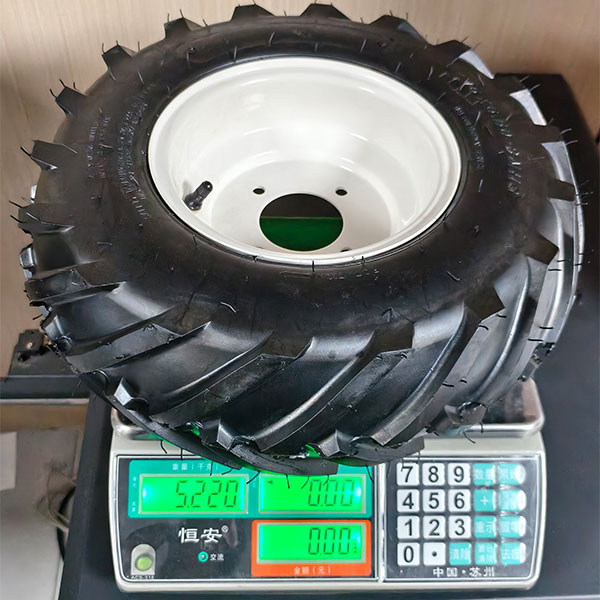 Бескамерное колесо с ёлочным протектором 16×650-8