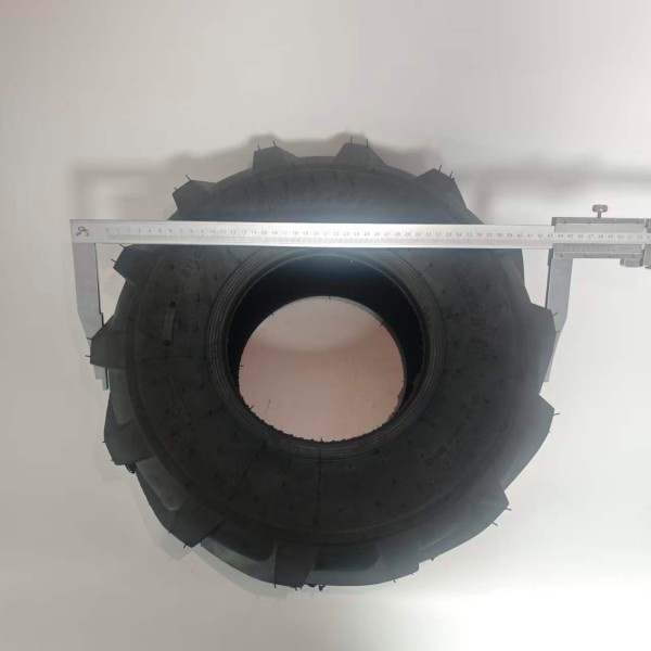 Бескамерное колесо с ёлочным протектором 19×7.00-8