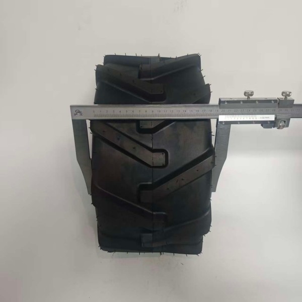 Бескамерное колесо с ёлочным протектором 19×8.00-10
