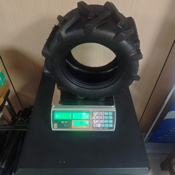 Бескамерное колесо с ёлочным протектором 19×8.00-10