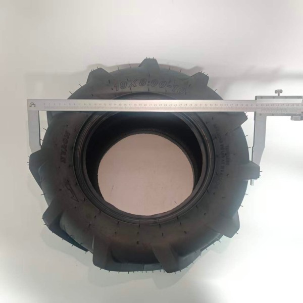 Бескамерное колесо с ёлочным протектором 19×8.00-10