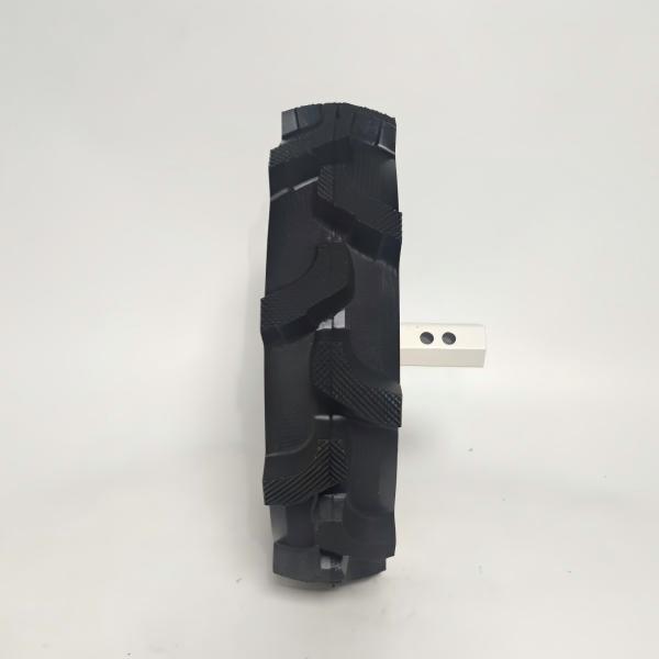 Цельнолитая шина с ёлочным протектором 13×3.5