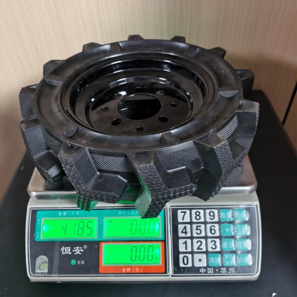 Цельнолитое колесо с ёлочным протектором 14×600-9