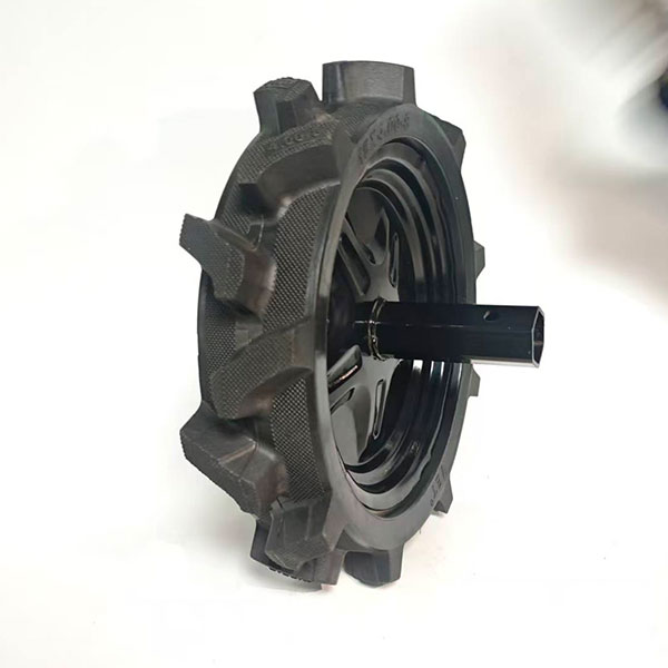Цельнолитое колесо с ёлочным протектором 15×4.00-8