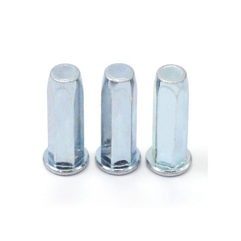 Заклёпочная гайка с плоской головкой, шестигранным корпусом и закрытым концом