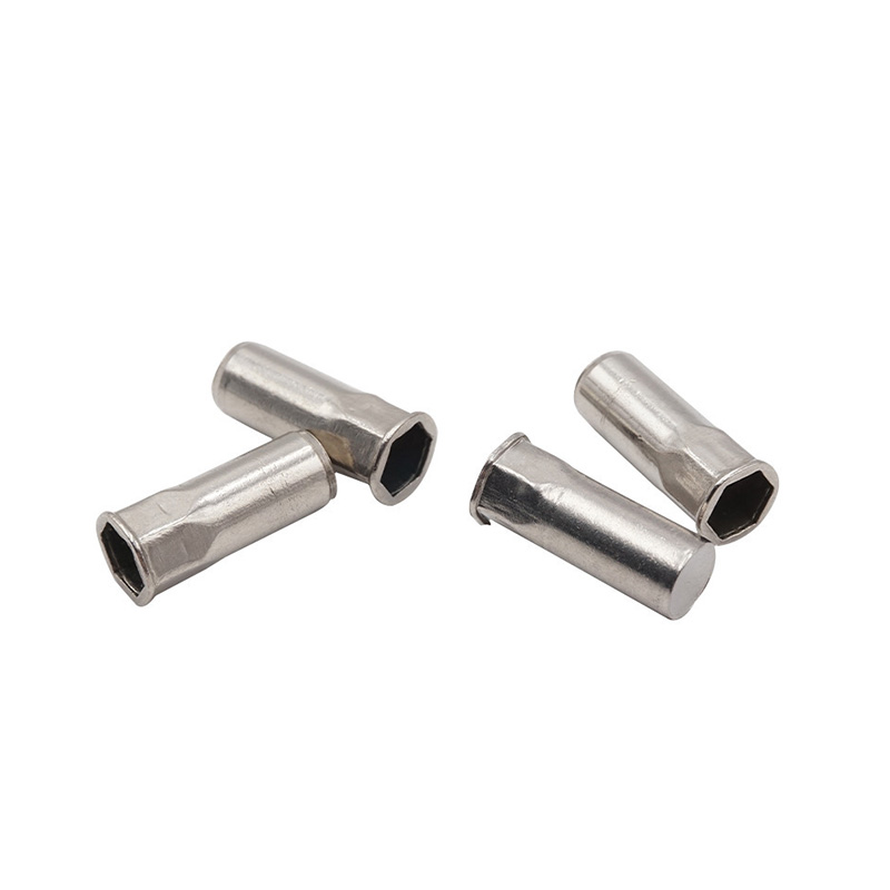 Заклёпочные гайки с уменьшенной потайной головкой, внутренним и наружным полушестигранником и закрытым концом