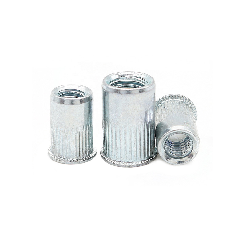 Заклёпочная гайка с уменьшенной потайной головкой и насечкой на корпусе