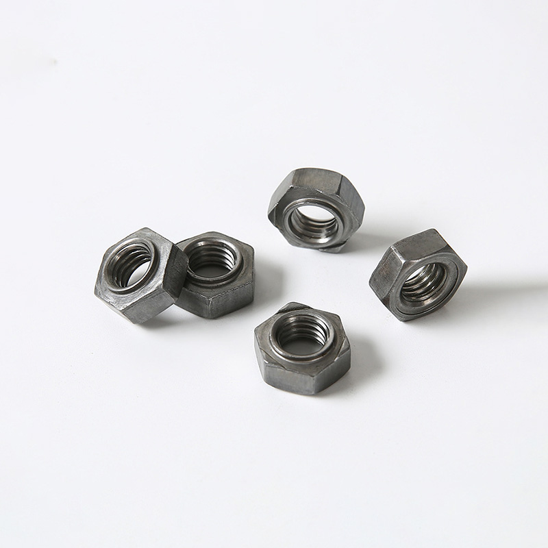 Приварная гайка