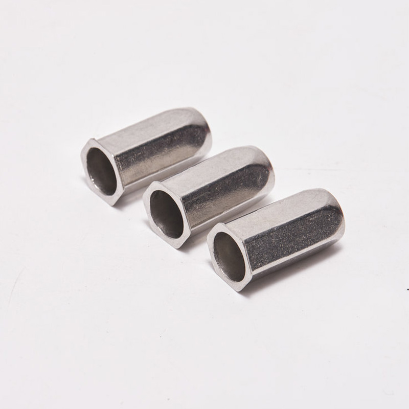 Глухая заклепочная гайка с мелкой головкой и полным шестигранником