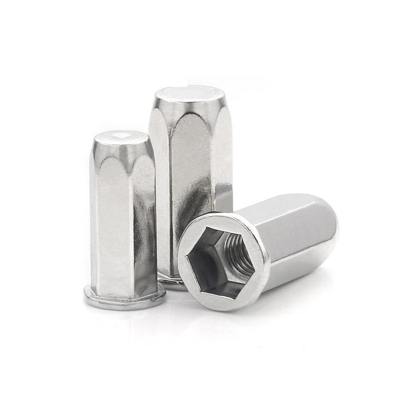 Глухая заклепочная гайка с плоской головкой и полным шестигранником