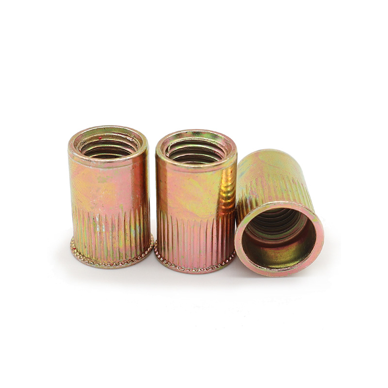 Заклепочная гайка с мелкой головкой и продольными насечками