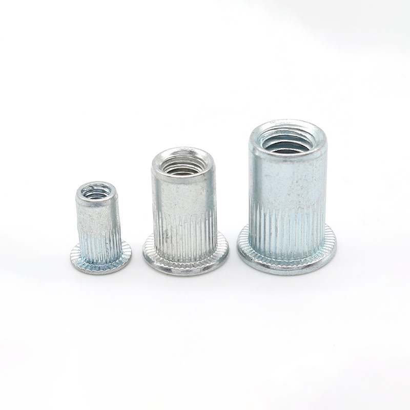 Заклепочная гайка с мелкой головкой и продольными насечками