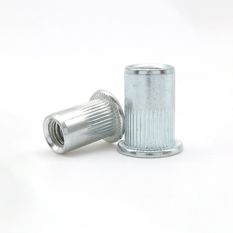 Заклепочная гайка с мелкой головкой и продольными насечками