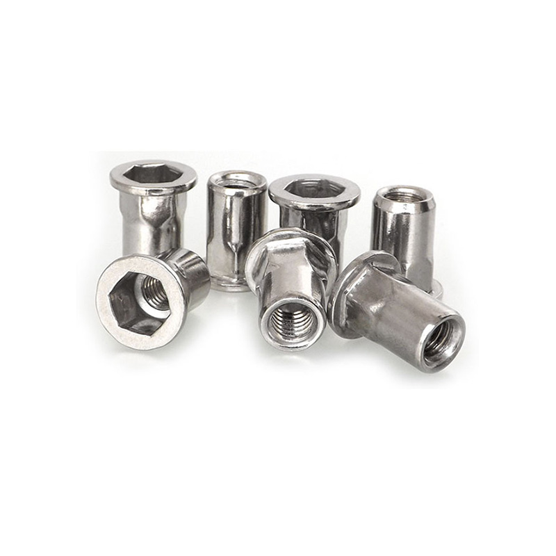 Заклепочная гайка с плоской головкой и полушестигранником