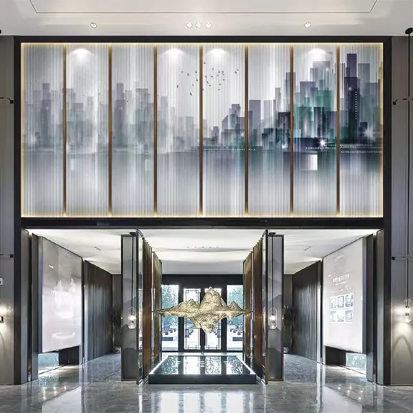 Многослойное стекло с армированной сеткой и пейзажным рисунком