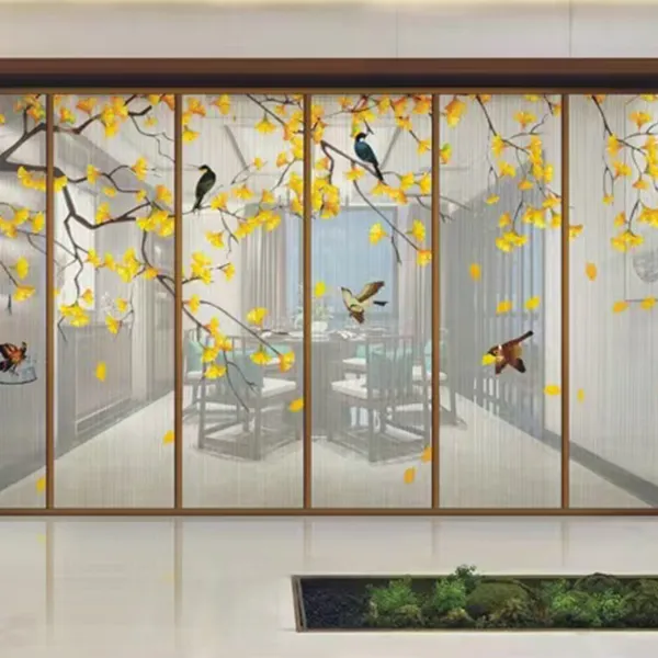 Многослойное стекло с армированной сеткой и пейзажным рисунком