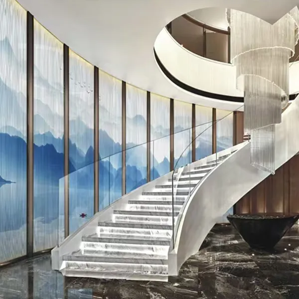 Многослойное стекло с армированной сеткой и пейзажным рисунком