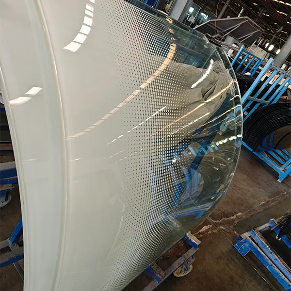 Гнутое закаленное стекло