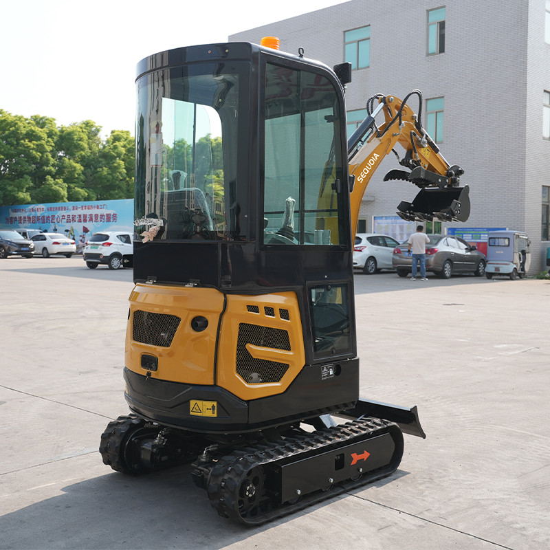 HSE-18 (мини-экскаватор массой 1,8 т с двигателем Kubota D722 · сверхвысокое усилие копания 18 кН)