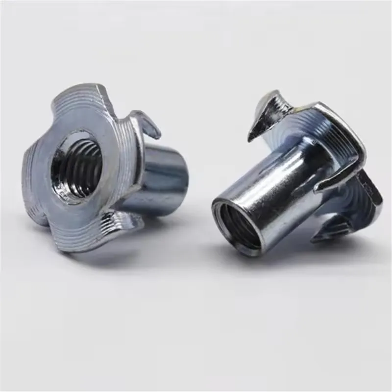 Гайка четырехлапая