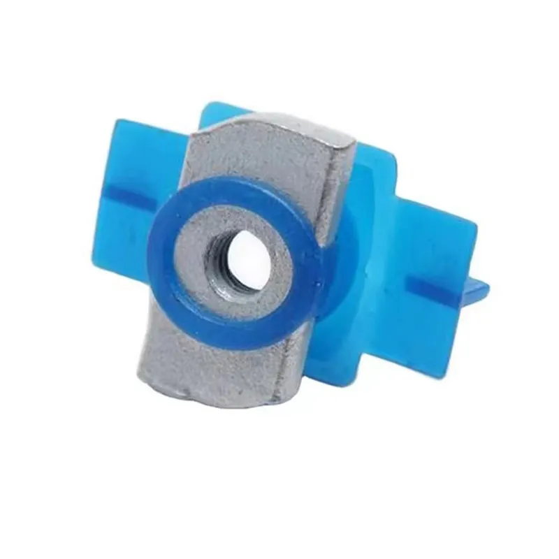 Пластиковая бабочка