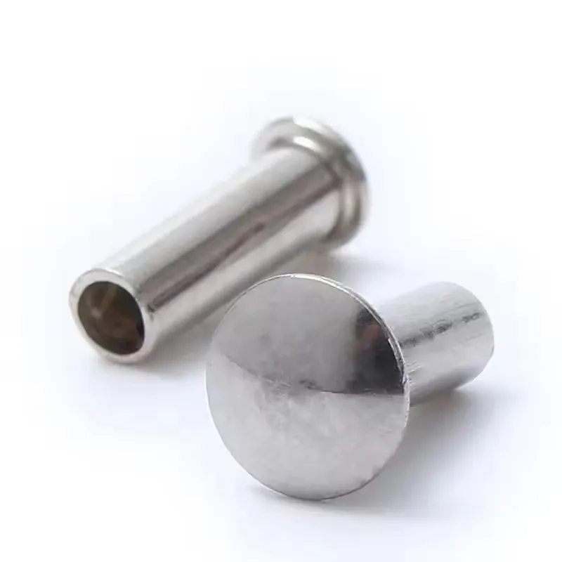 Заклепка с плоской головкой