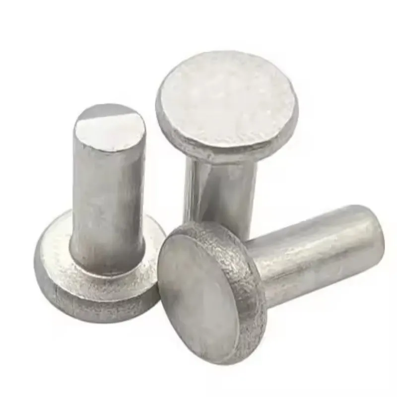 Заклепка с плоской головкой