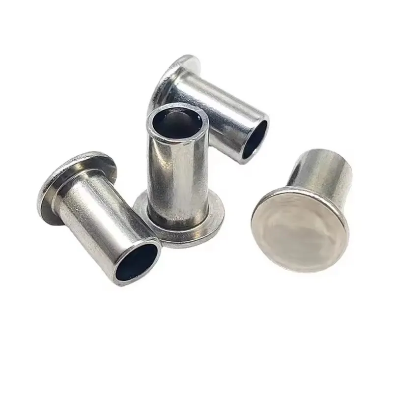 Заклепка с плоской головкой