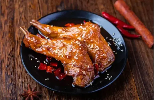 Острые кроличьи лапки: метаморфоза от закуски к пиву в стиле солеторговца до вирусной сенсации, приносящей миллиарды юаней