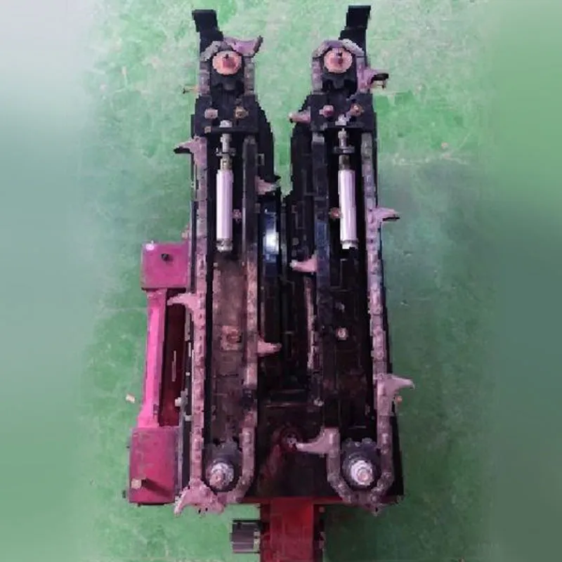 Роторный копирующий кронштейн для уборки кукурузных початков