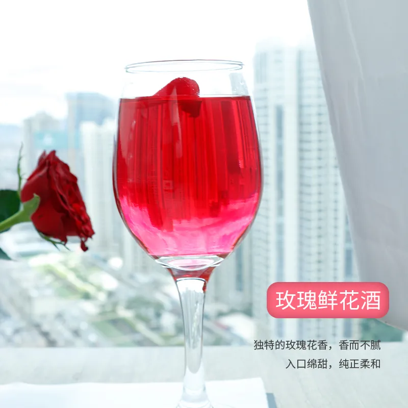 Ликер из свежих розовых цветов