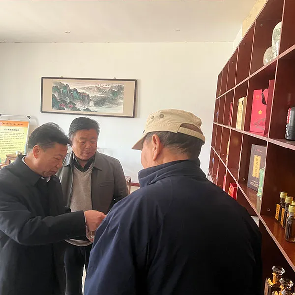 Председатель ассоциации винодельческой промышленности города хуайшэнь, чтобы исследовать и обсудить новый путь развития виноделия